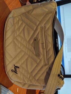 lug Quilted Shoulder Bag in Silver/Grey
